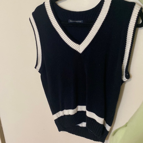 Brandy melville sweater vest - Picture 2 of 4